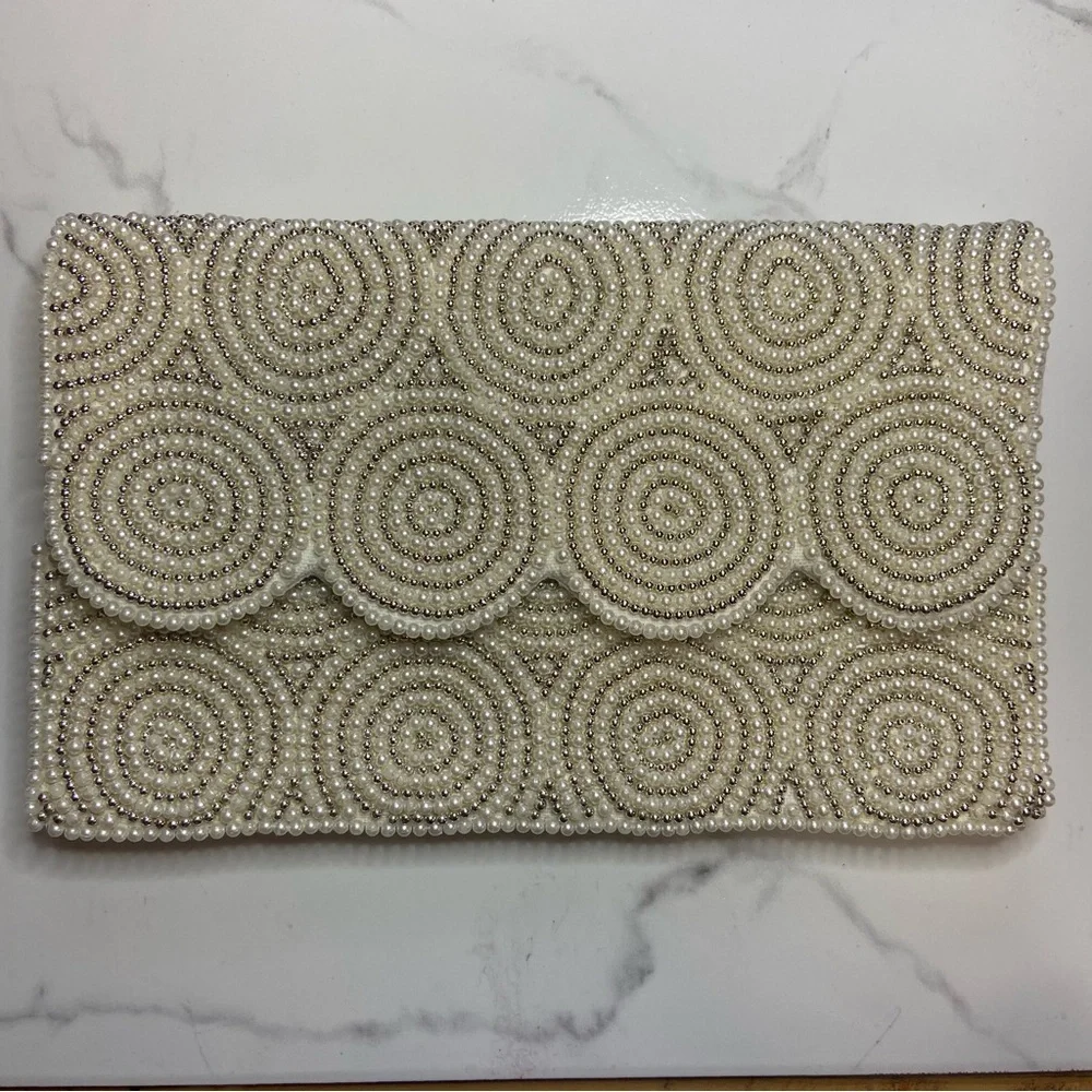 NWOT Lulus My Magic Moment White Pearl Clutch - Picture 2 of 10